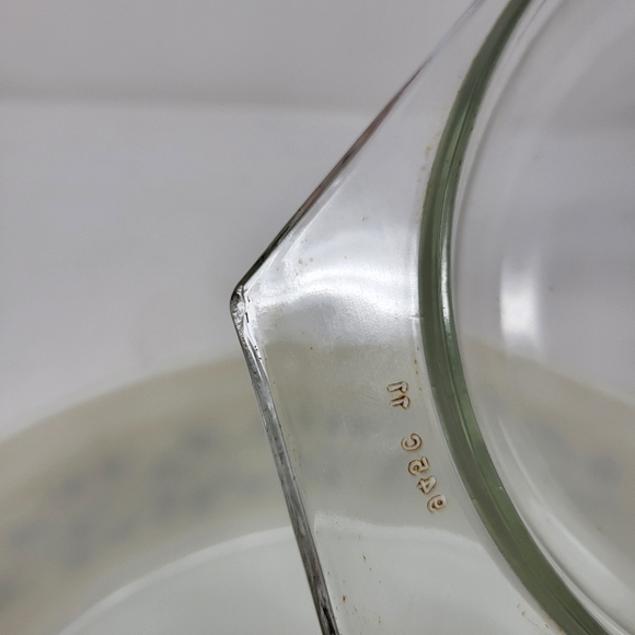 Pyrex Golden Grapes 045 2.5 Quart Casserole with Lid Vintage Promo Tan and Gold - Picture 5 of 13